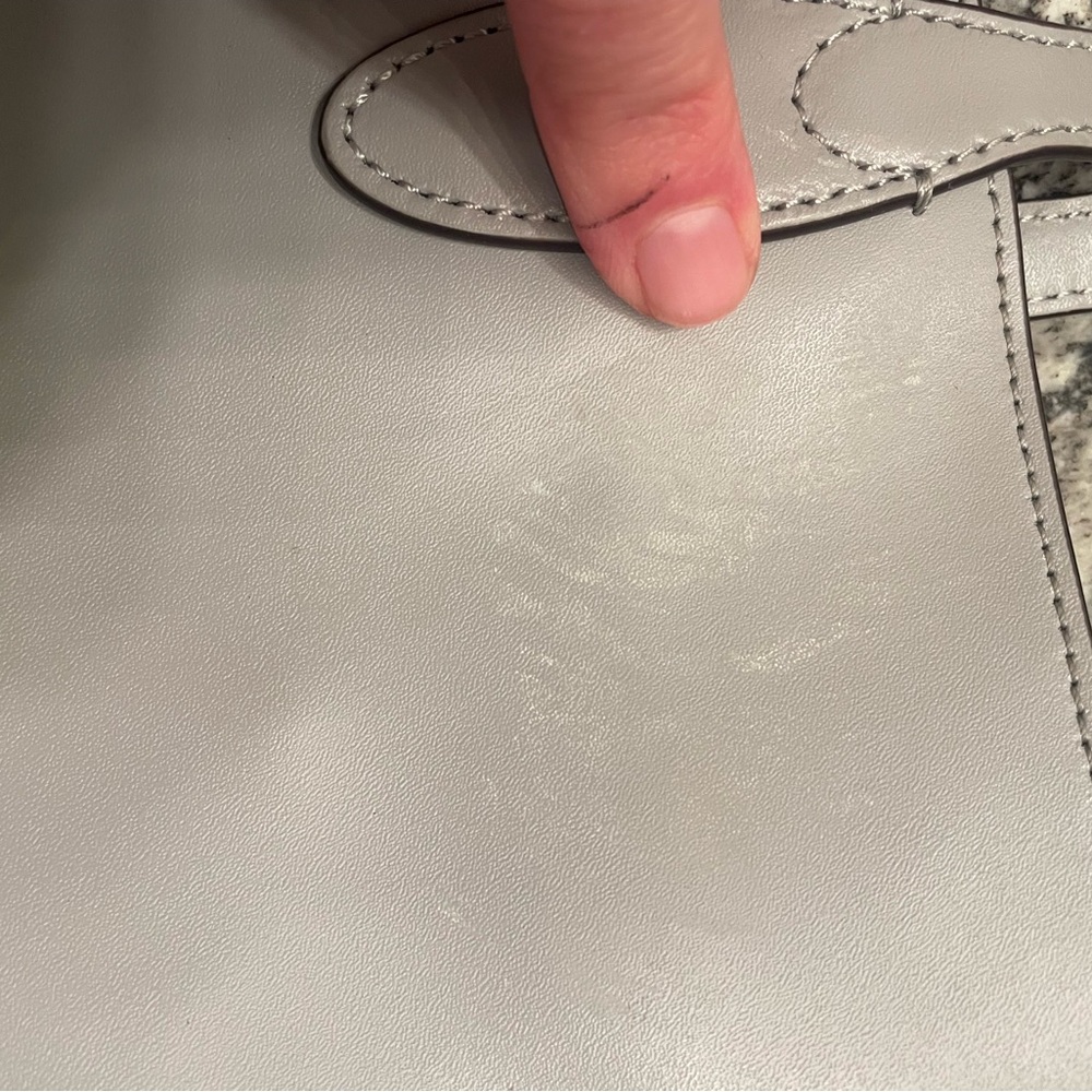 ✨ KATE SPADE NEW YORK Silver Tote with Glitter Flower Bag Charm - Picture 3 of 10